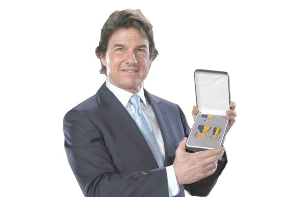 Tom Cruise Navy Award