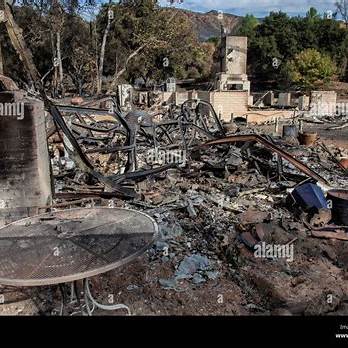 https://c8.alamy.com/comp/R2CAB1/destroyed-home-near-kanan-road-the-woolsey-wildfire-started-on-november-8-2018-and-has-burned-over-98000-acres-of-land-destroyed-an-estimated-1100-structures-and-killed-3-people-in-los-angeles-and-ventura-counties-and-the-especially-hard-hit-area-of-malibu-california-usa-R2CAB1.jpg
